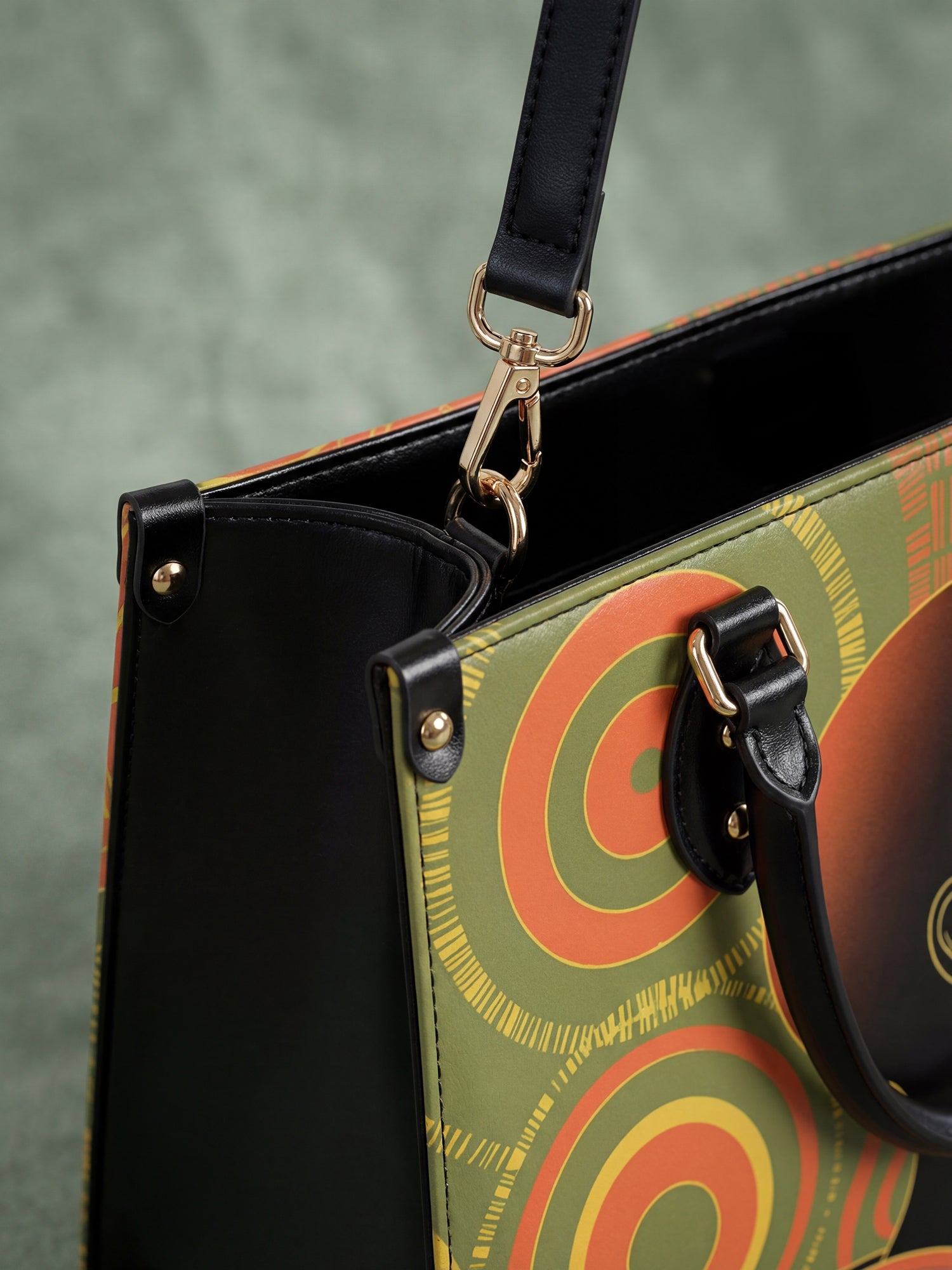 "Baldisa" Leather Handbag Deal