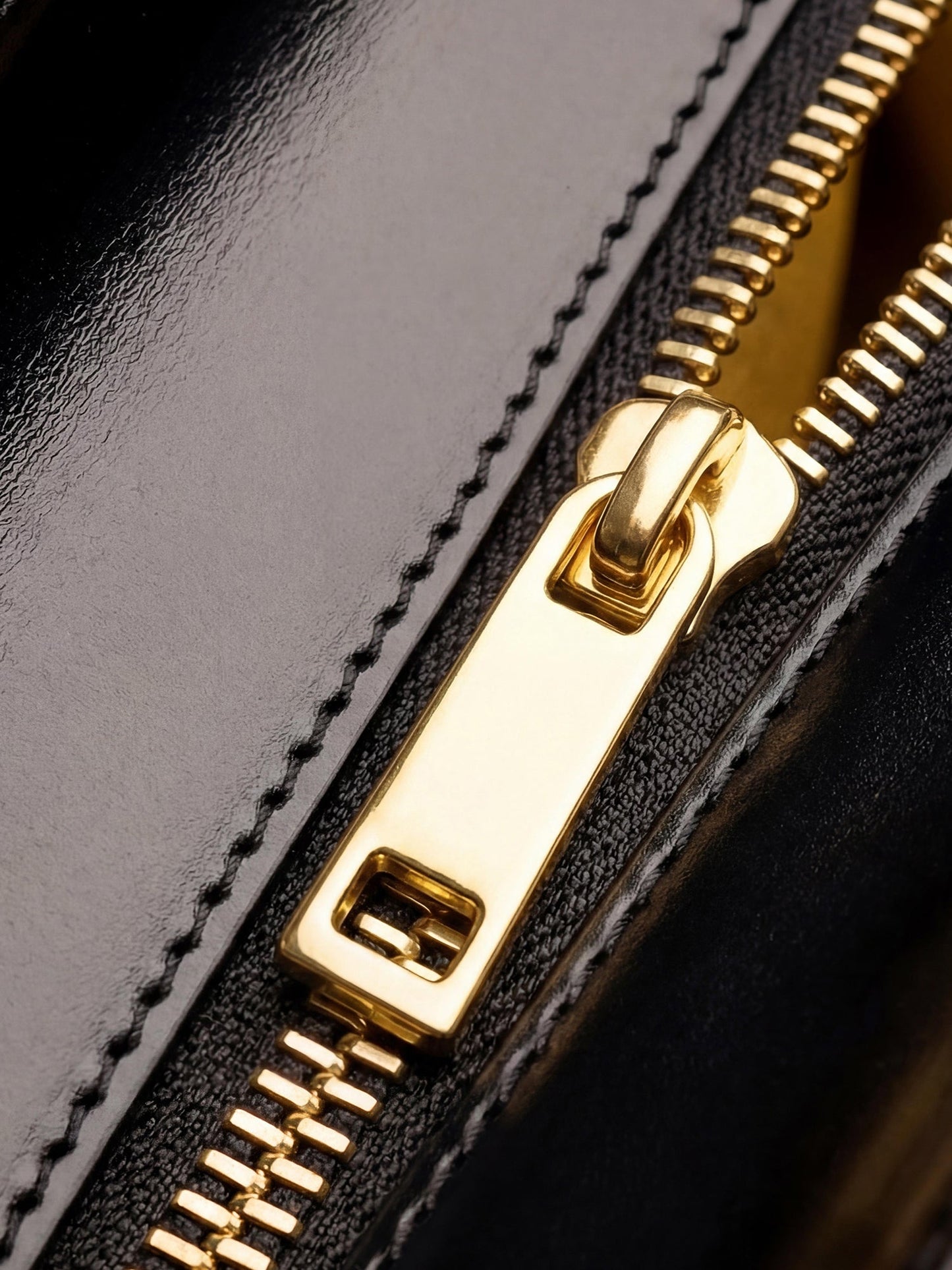 "Baridi" Leather Handbag Deal